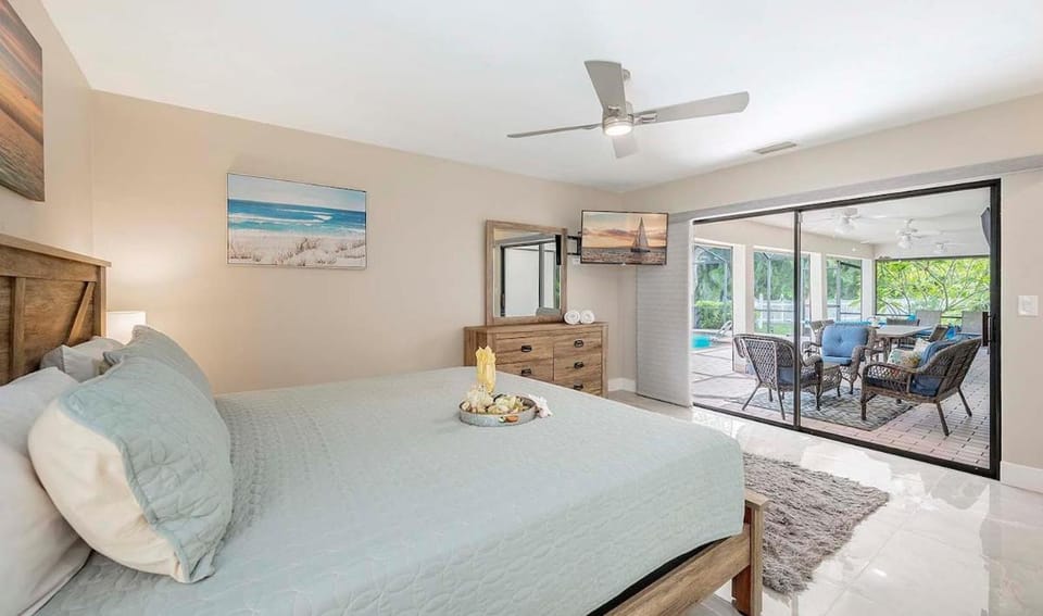 Tequila Sunrise - Off Water Home with Jacuzzi and Villa in Cape Coral
