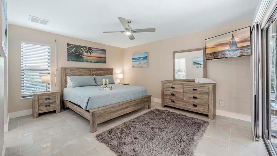 Tequila Sunrise - Off Water Home with Jacuzzi and Villa in Cape Coral