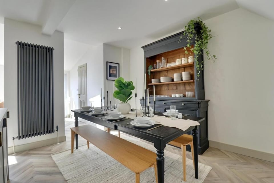 Meredith Mews Ideal location Free on site parking House in Portsmouth