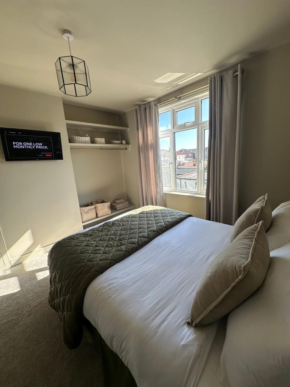 Meredith Mews Ideal location Free on site parking House in Portsmouth