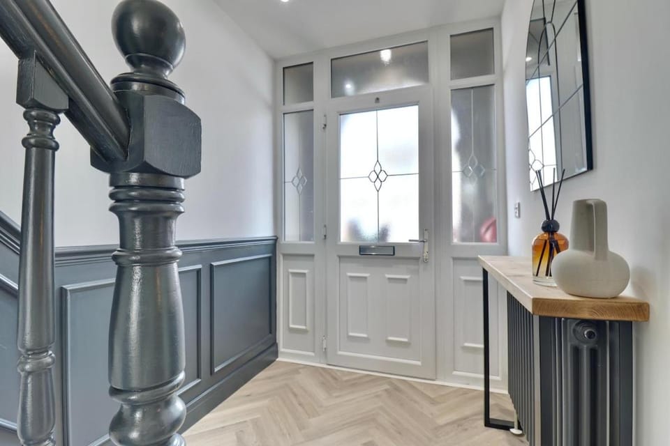 Meredith Mews Ideal location Free on site parking House in Portsmouth