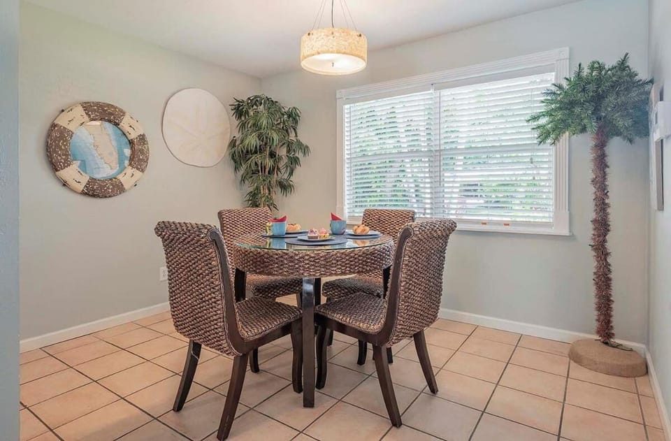 The Edison - Walking Distance to Gulf Course and Edison-Ford Winter Home Villa in Fort Myers