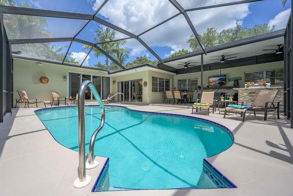 The Edison - Walking Distance to Gulf Course and Edison-Ford Winter Home Villa in Fort Myers