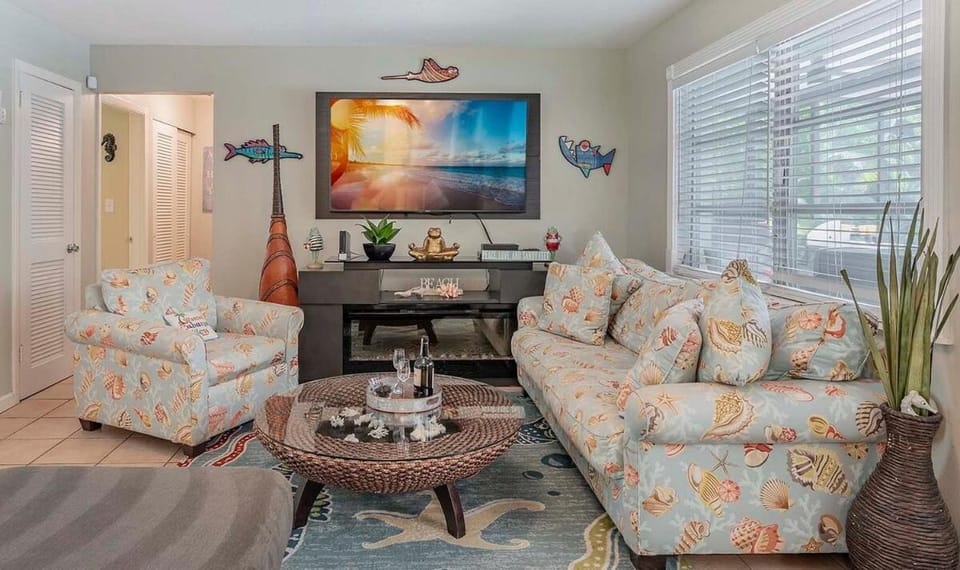 The Edison - Walking Distance to Gulf Course and Edison-Ford Winter Home Villa in Fort Myers