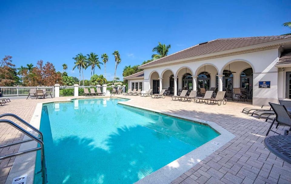 The Funky Fish Shack - Marina View with Boat Slip Villa in Cape Coral