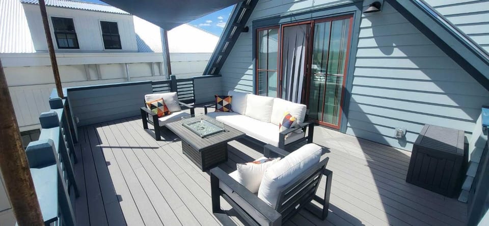 The Jackalope Rooftop w Fire Pit & Epic Mountain Views House in Buena Vista