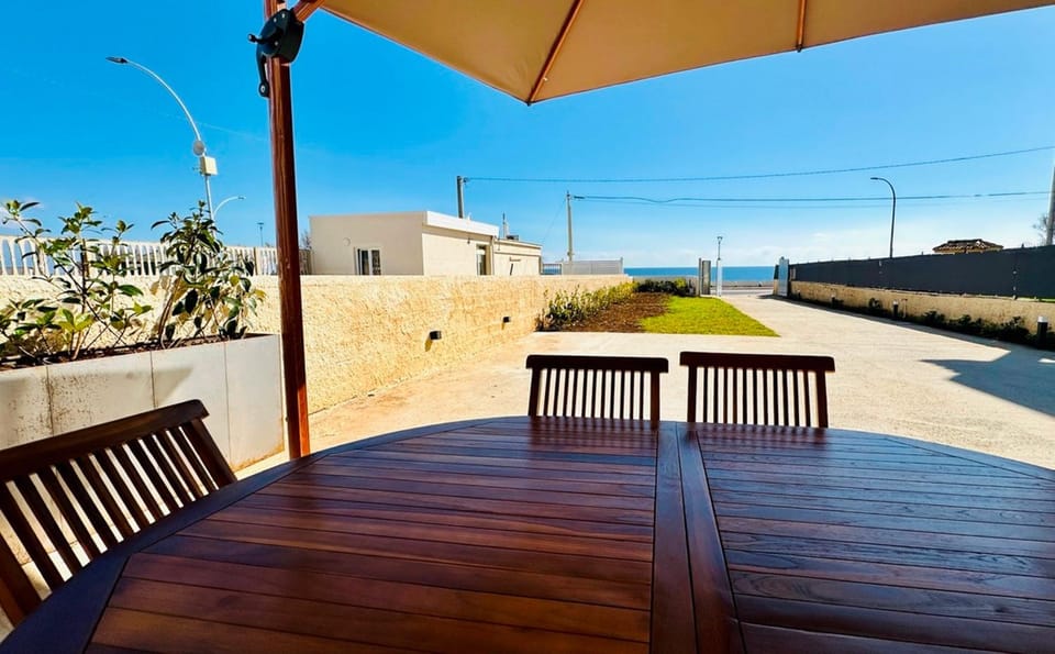 Patio, View (from property/room), Dining area, Sea view