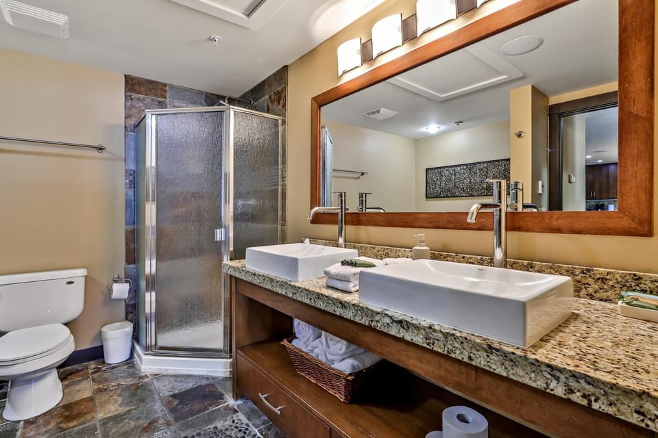 Fantastic Mountain View - Hot Tubs & Steam Room Apartment hotel in Canmore