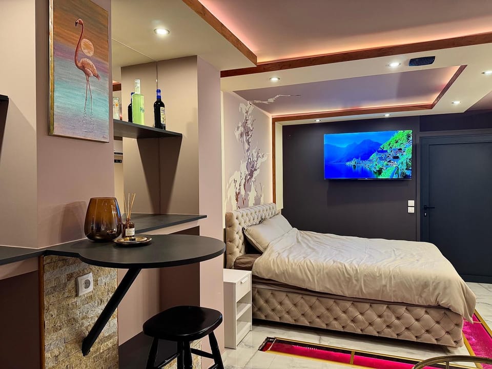 Living room, Bedroom