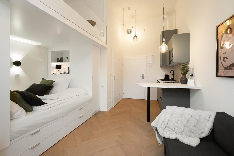 Bed, Living room, Photo of the whole room, Seating area