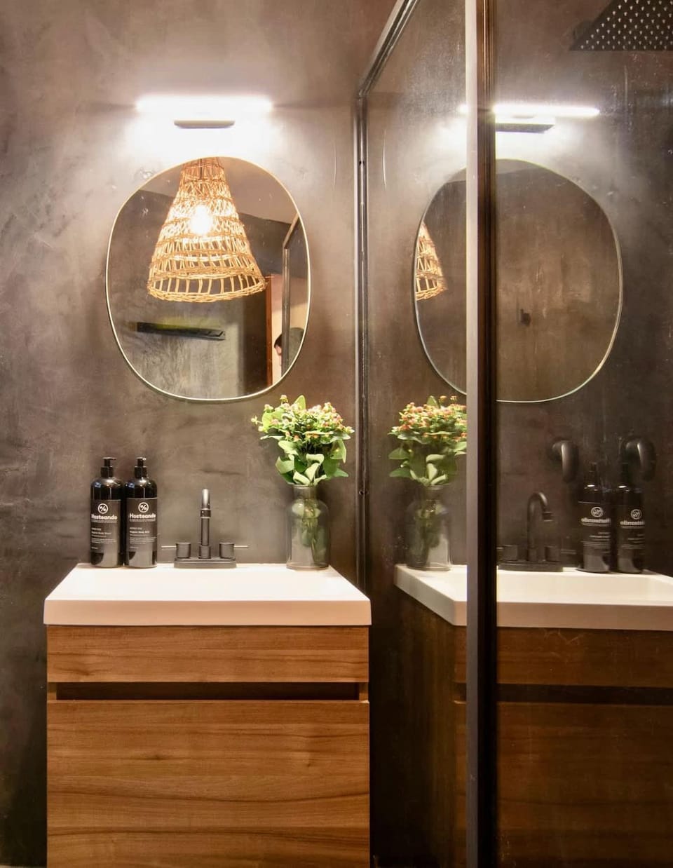 Beautiful Curated and Designed Flat plus Great Balcony Apartment in Mexico City