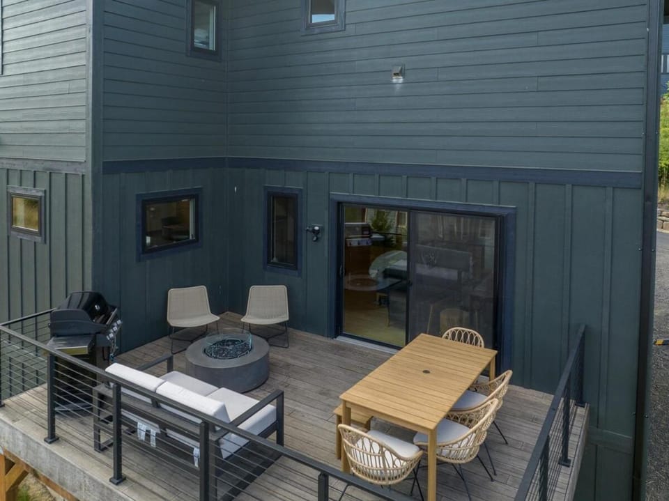 Columbia Gorge Recess House in White Salmon