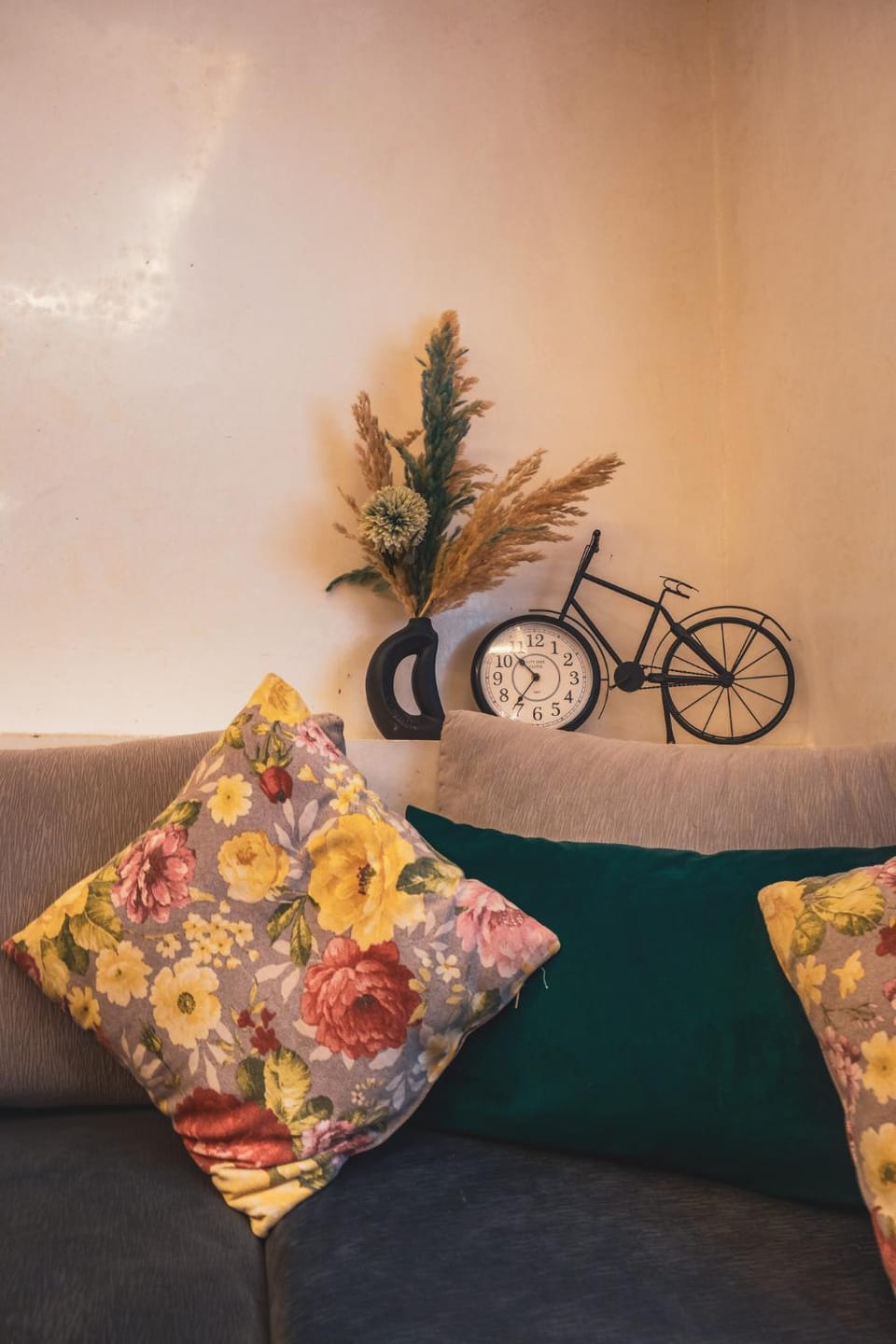 Living room, Decorative detail, Seating area