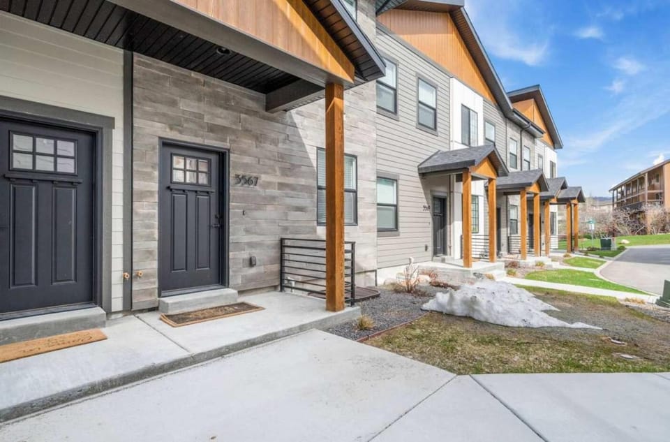 Modern ski and lake home with private hot tub Entire home in Eden House in Utah