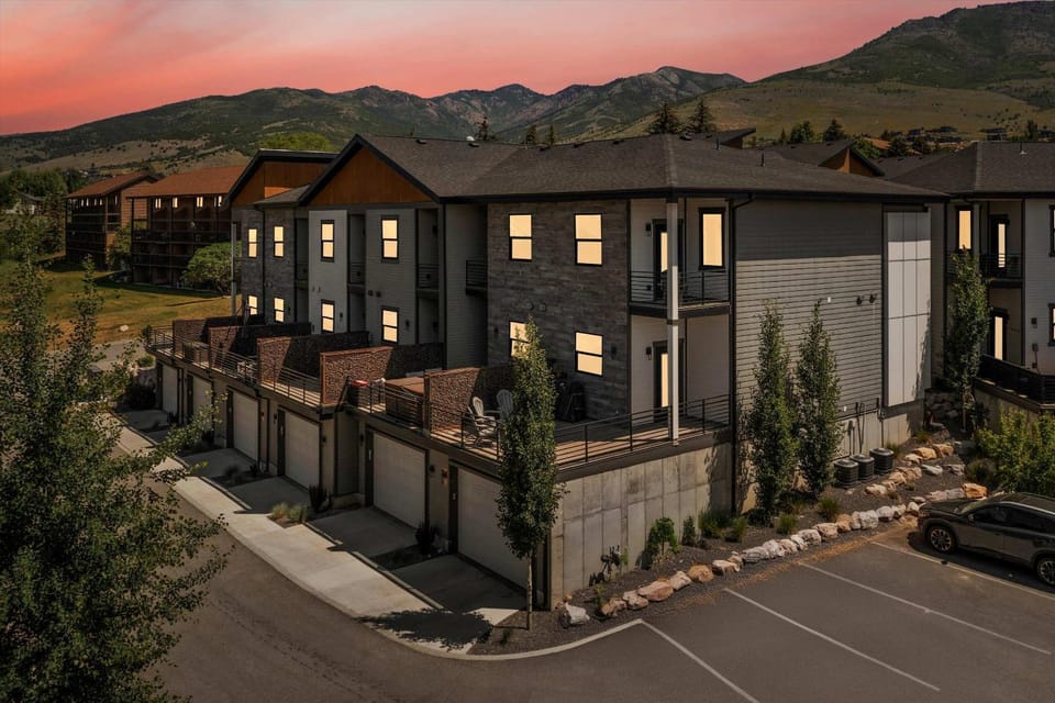 Modern ski and lake home with private hot tub Entire home in Eden House in Utah