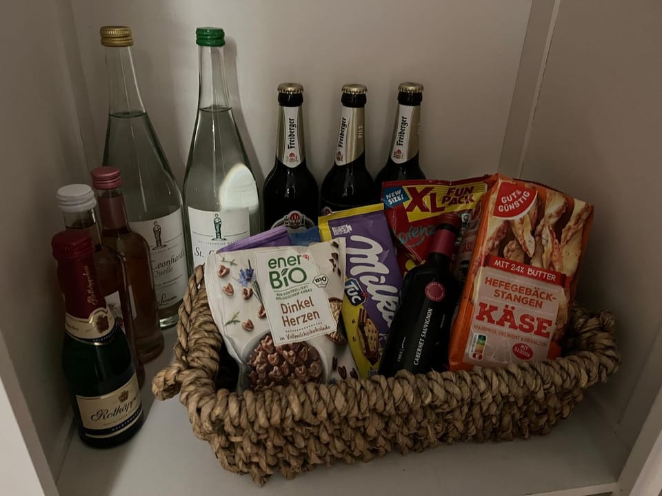 Restaurant/places to eat, minibar