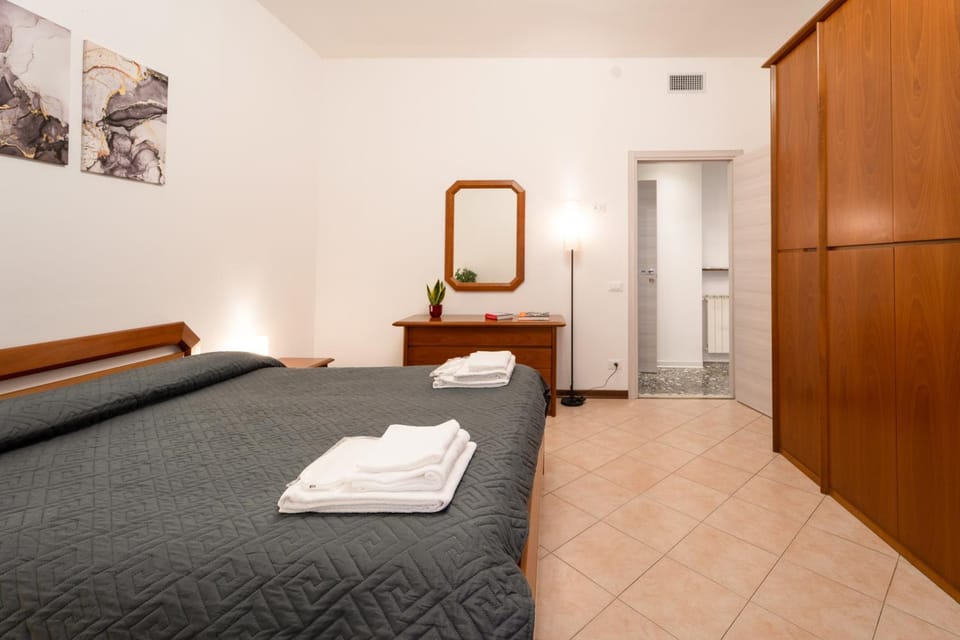 Bed, Bedroom, towels, wardrobe