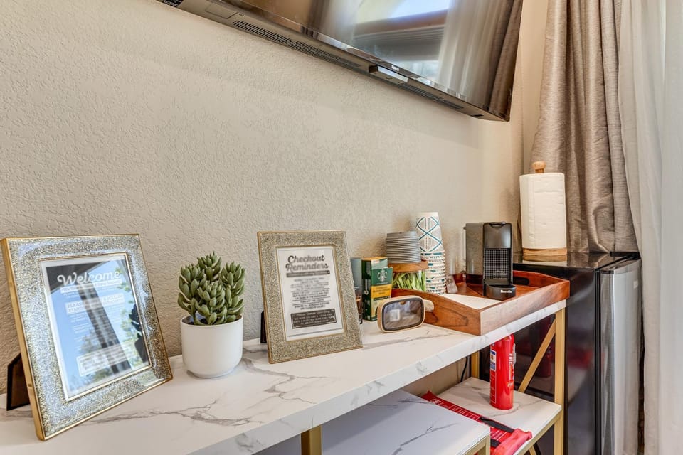 9 Mi to UCI Medical Ctr: Cozy Studio Near Trails Apartment in Orange
