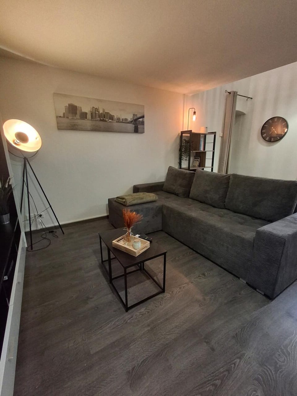 Bed, TV and multimedia, Living room
