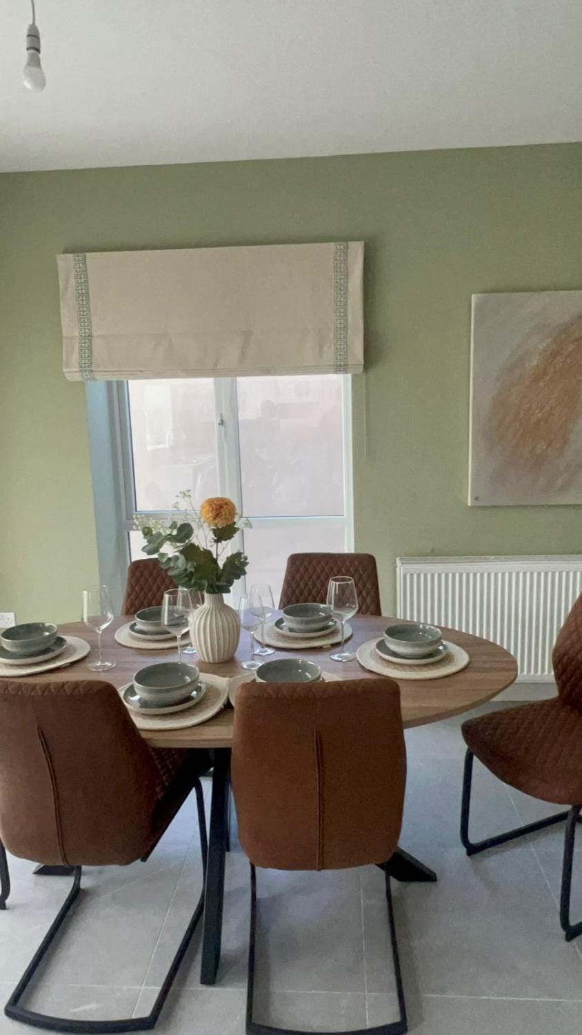 Seating area, Dining area