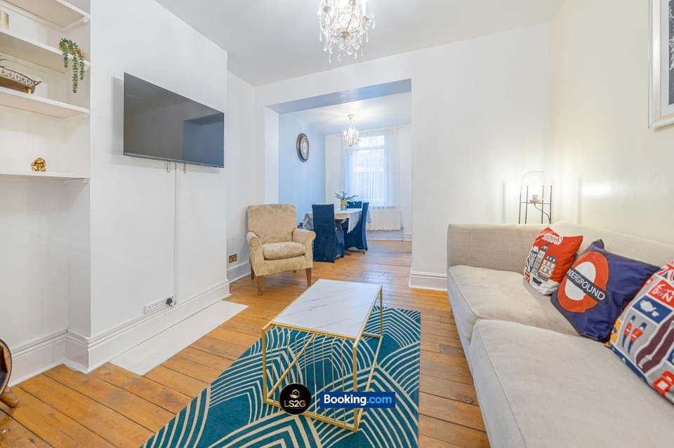 Communal lounge/ TV room, TV and multimedia, Living room, Photo of the whole room, Seating area, Evening entertainment