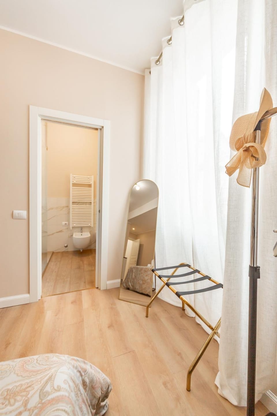 Luxury quiet studio above subway Apartment in Milan
