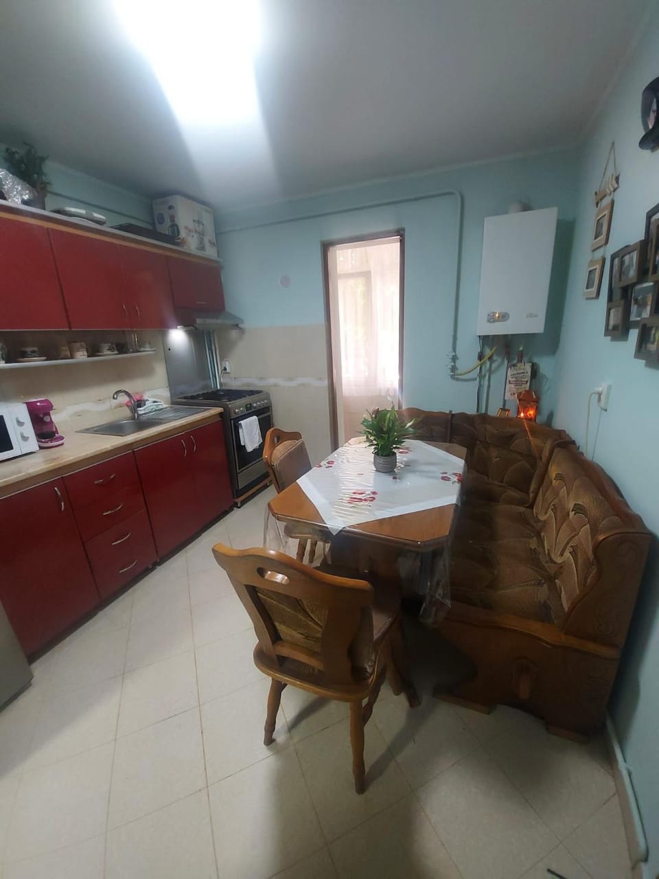 Kitchen or kitchenette, Dining area, stove