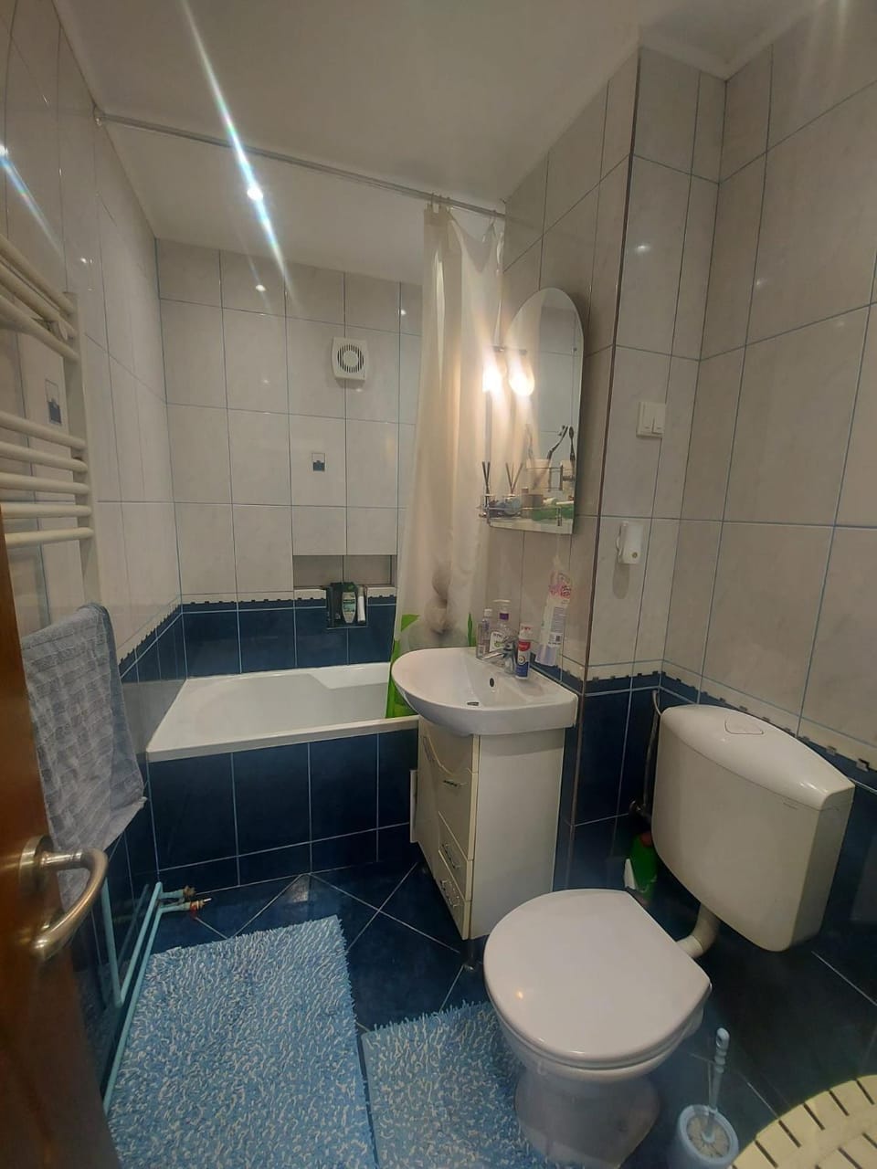 Shower, Toilet, Bathroom, towels