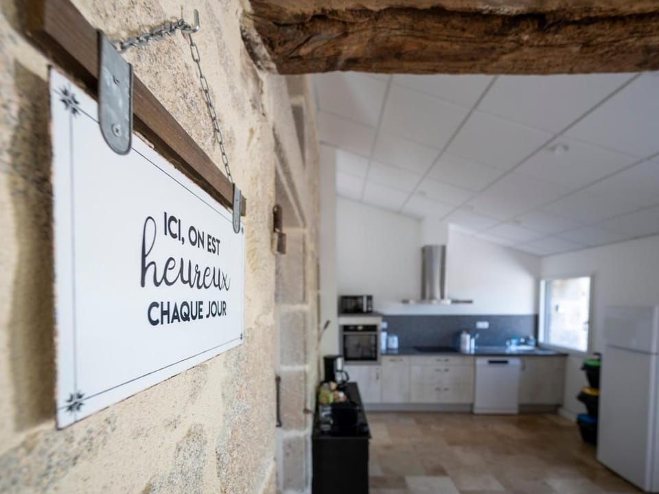 Coffee/tea facilities, Decorative detail, dishwasher, microwave, oven, stove, kitchen