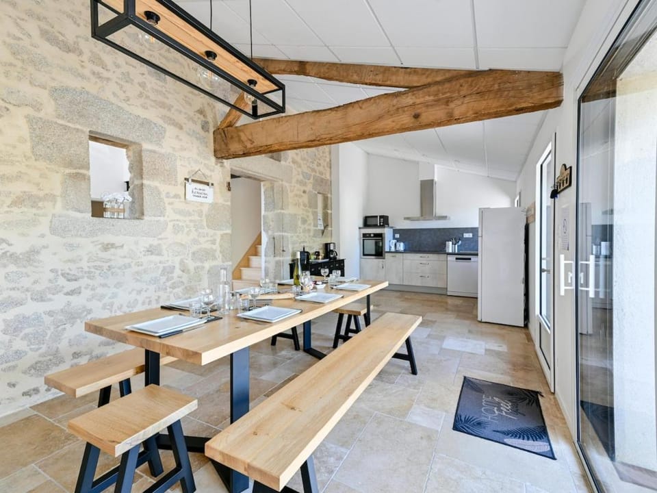 Dining area, oven, stove