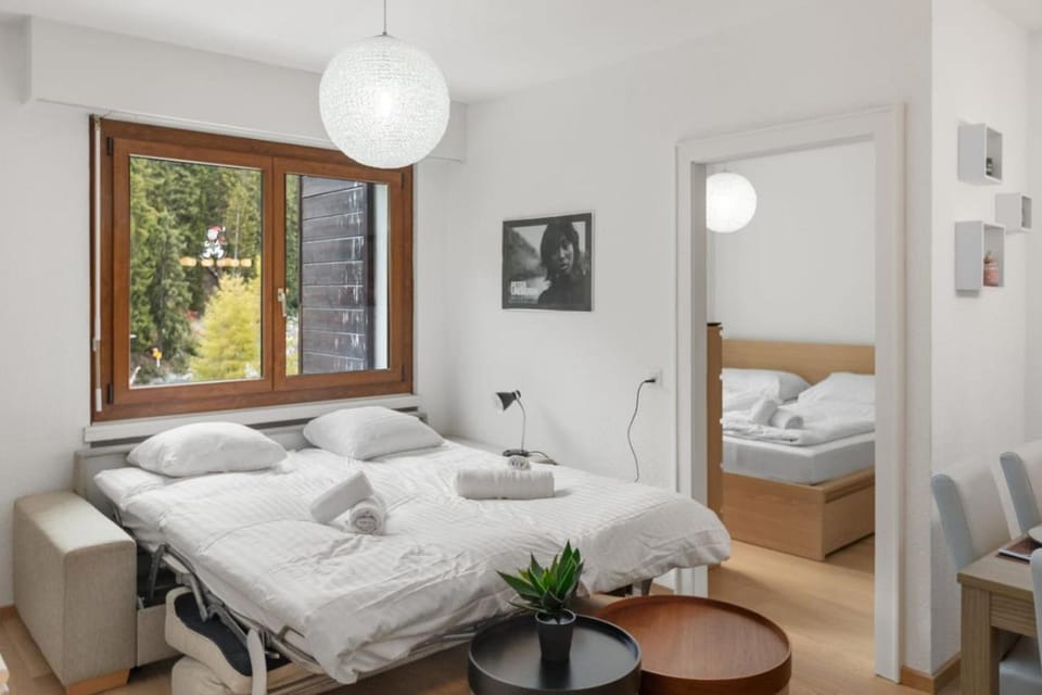 Bed, Living room, Bedroom, towels