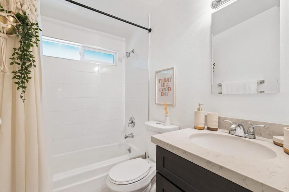 Shower, Toilet, Bath, towels