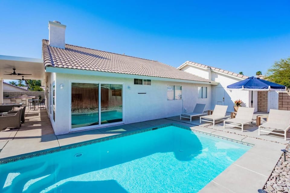 The Rose-Tiki BarGame close to Festivals, Tennis House in La Quinta