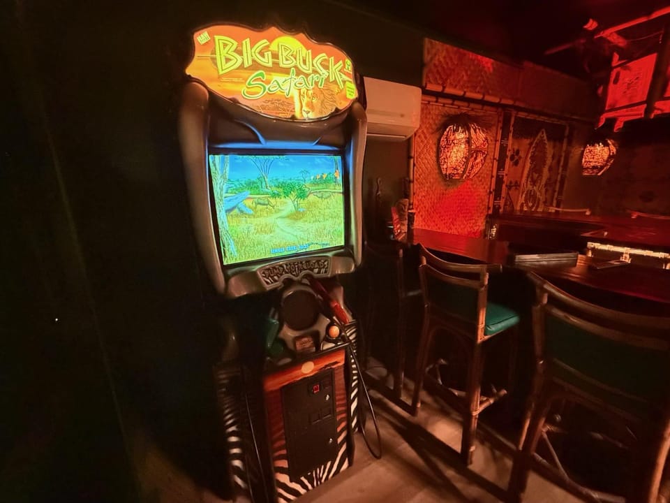 The Rose-Tiki BarGame close to Festivals, Tennis House in La Quinta