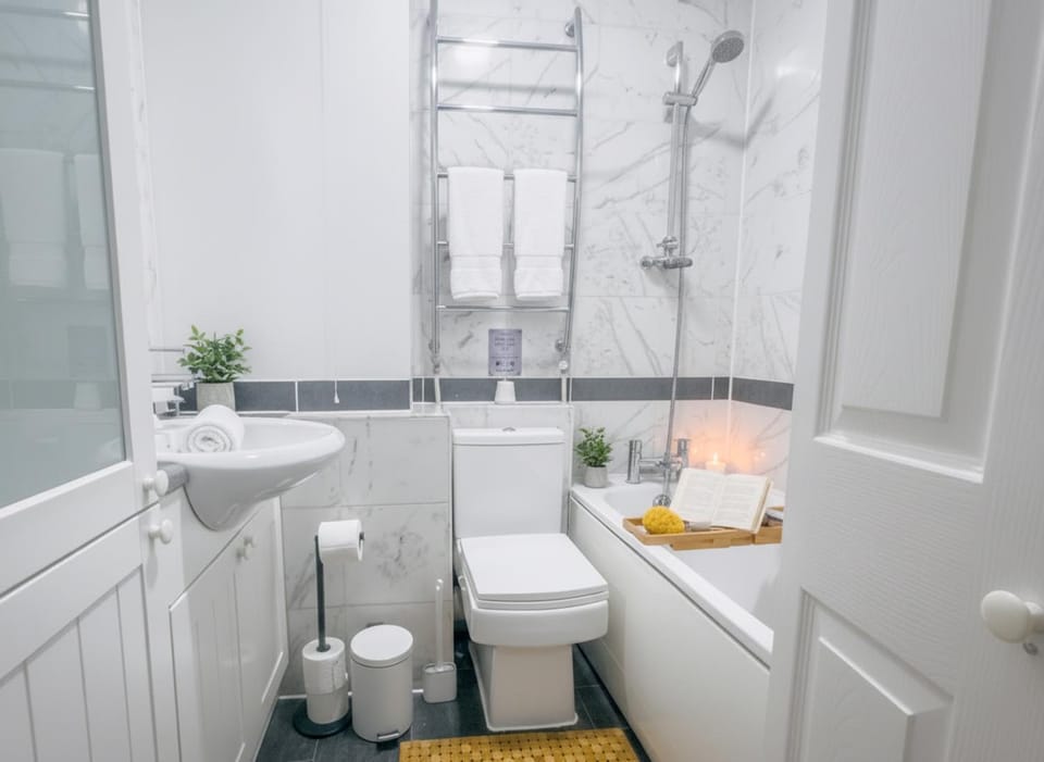 Shower, Toilet, Bathroom, Bath, towels