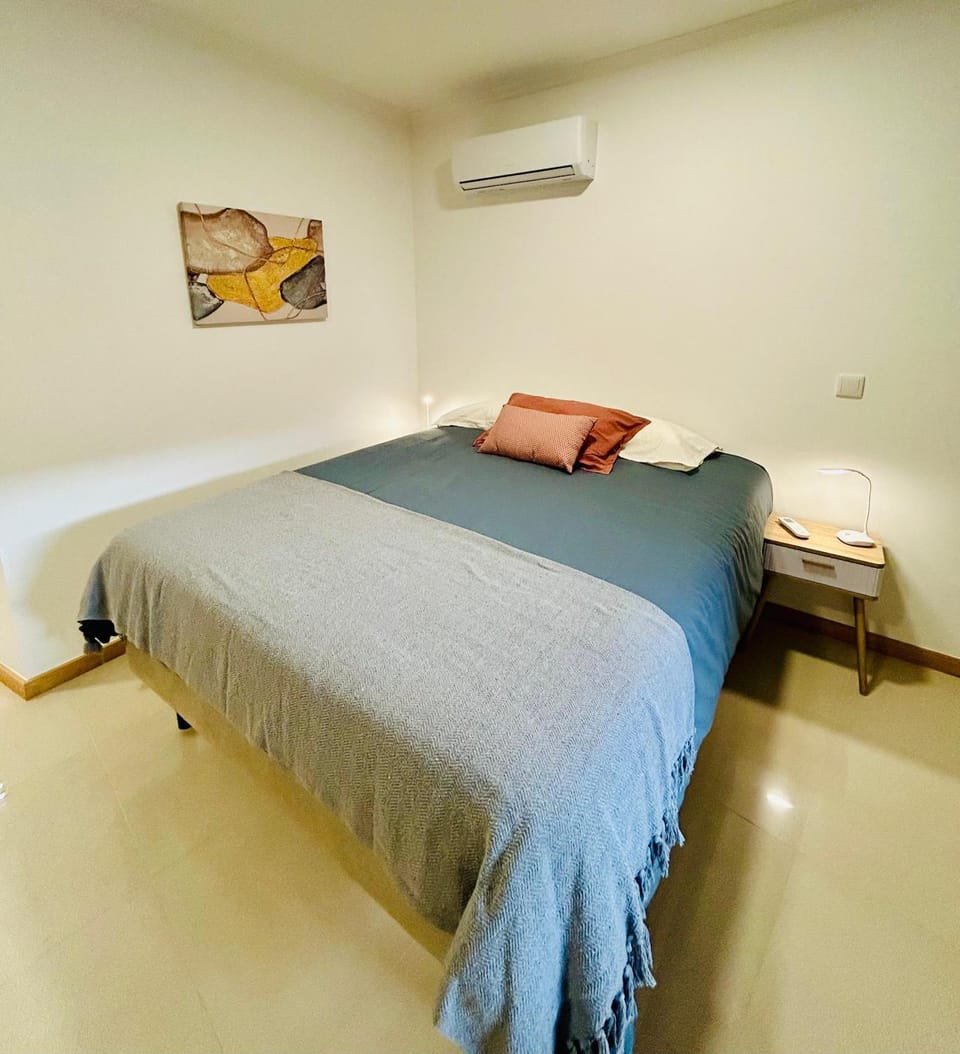Bed, Bedroom, air conditioner