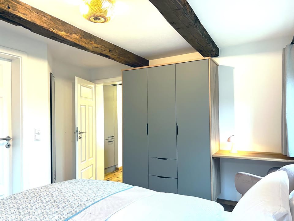 Bedroom, wardrobe