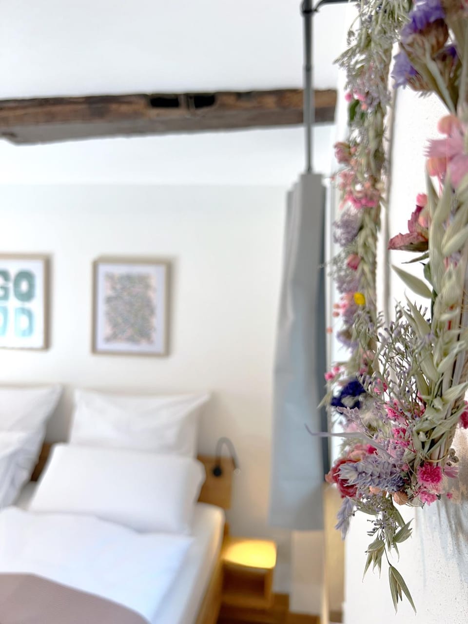 Bed, Photo of the whole room, Decorative detail, Bedroom