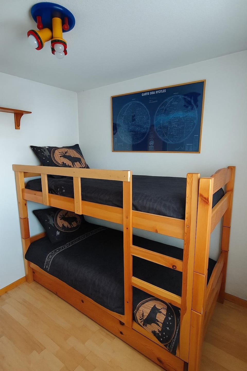 Bedroom, bunk bed