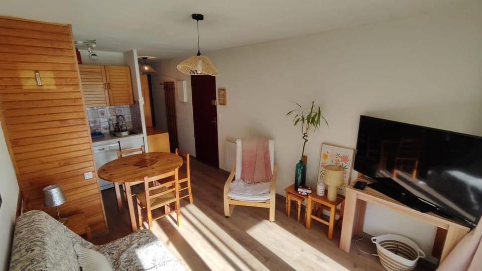 Living room, kitchen