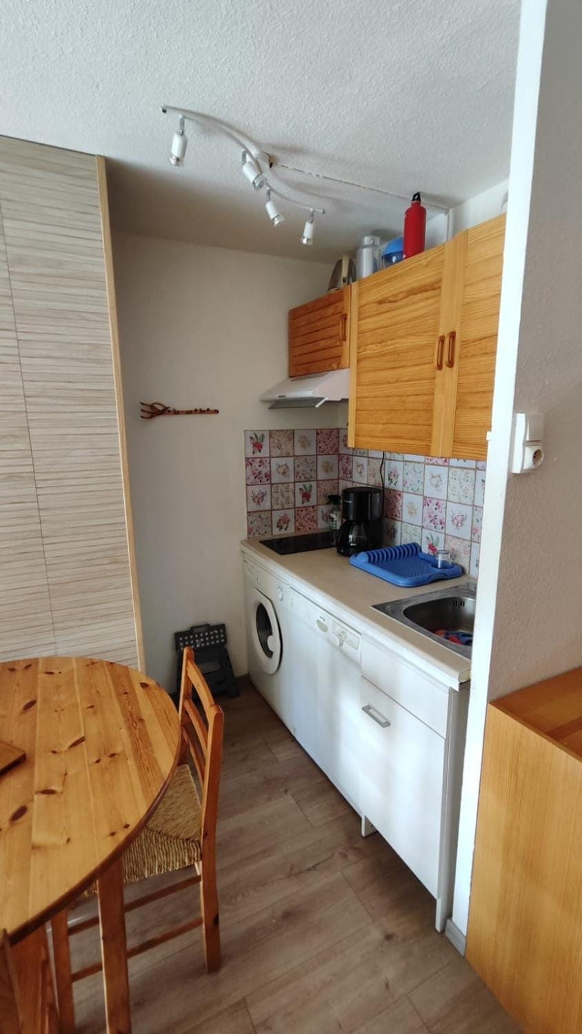 Coffee/tea facilities, dishwasher, microwave, washing machine, kitchen