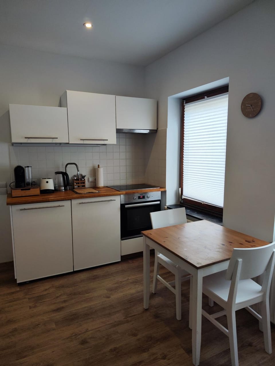 Coffee/tea facilities, Kitchen or kitchenette, stove, toaster