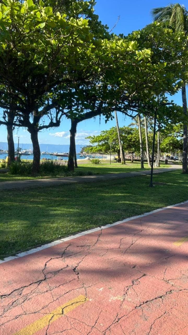 Perto da Praia! Apenas 150m, Na melhor região House in Ilhabela