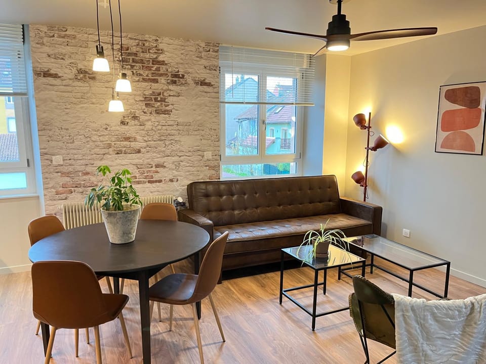 Living room, Seating area, Dining area