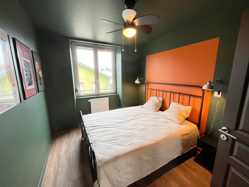 Bed, Photo of the whole room, Bedroom