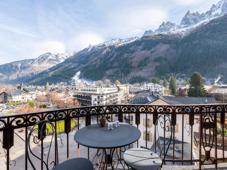 View (from property/room), Balcony/Terrace, Mountain view