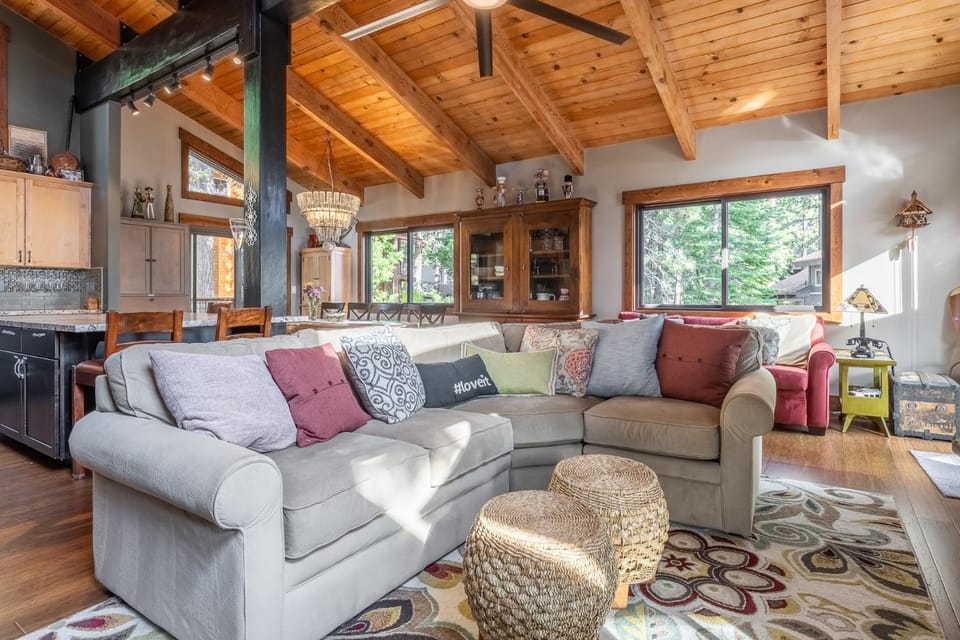 Boathouse in the Woods by Tahoe Getaways - Minutes to Lake Tahoe & Northstar House in Tahoe Vista