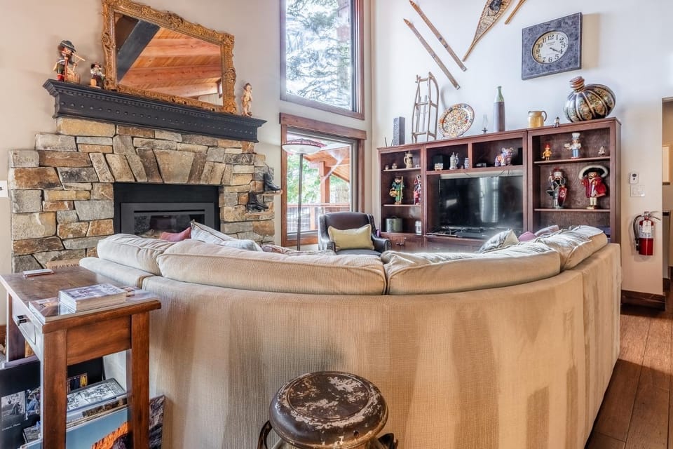 Boathouse in the Woods by Tahoe Getaways - Minutes to Lake Tahoe & Northstar House in Tahoe Vista