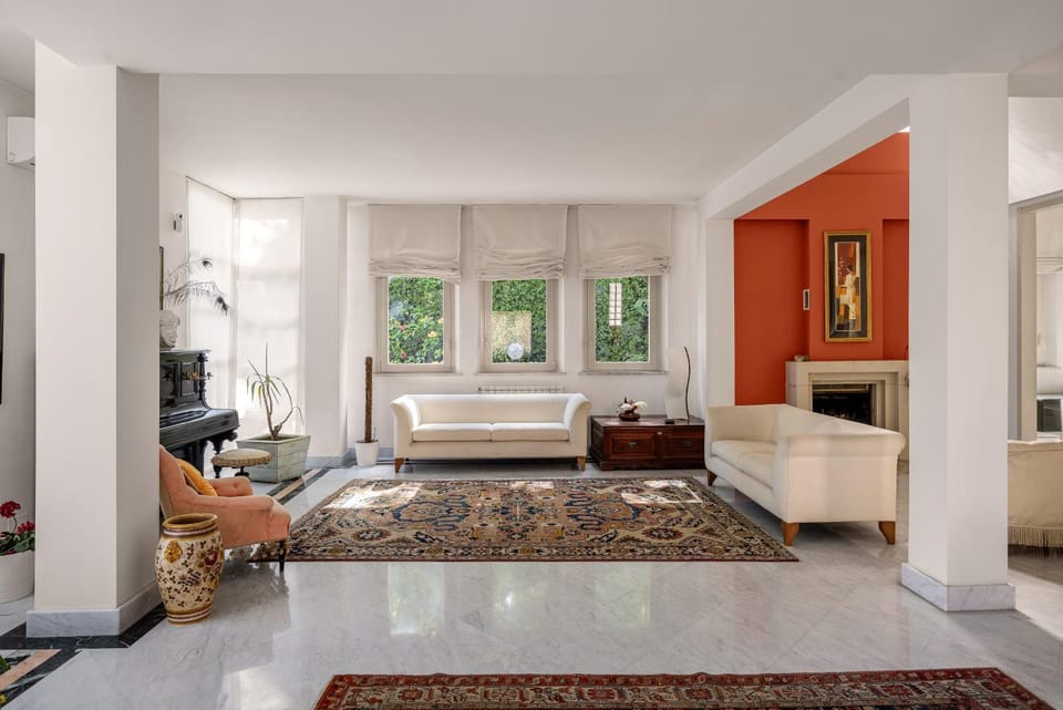 Living room, Seating area
