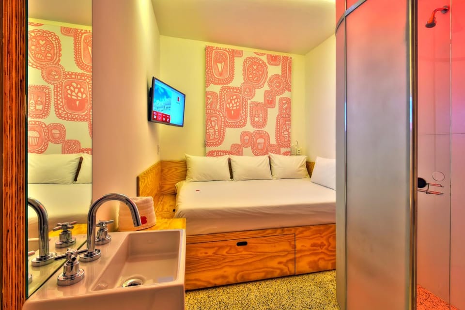 Bed, Photo of the whole room